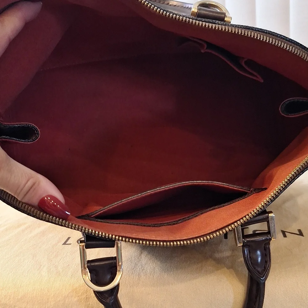 Louis Vuitton Alma - Picture 14 of 16